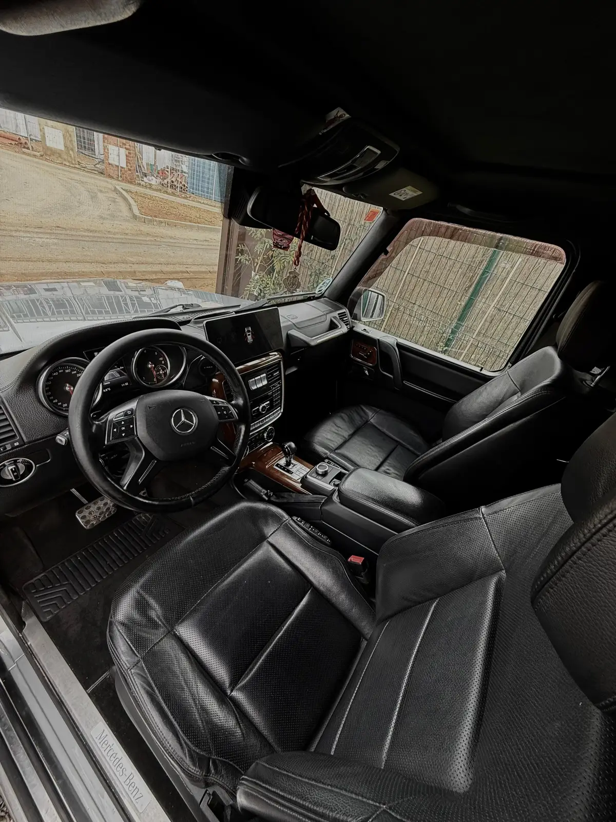 Interior de vehículo tras una limpieza completa